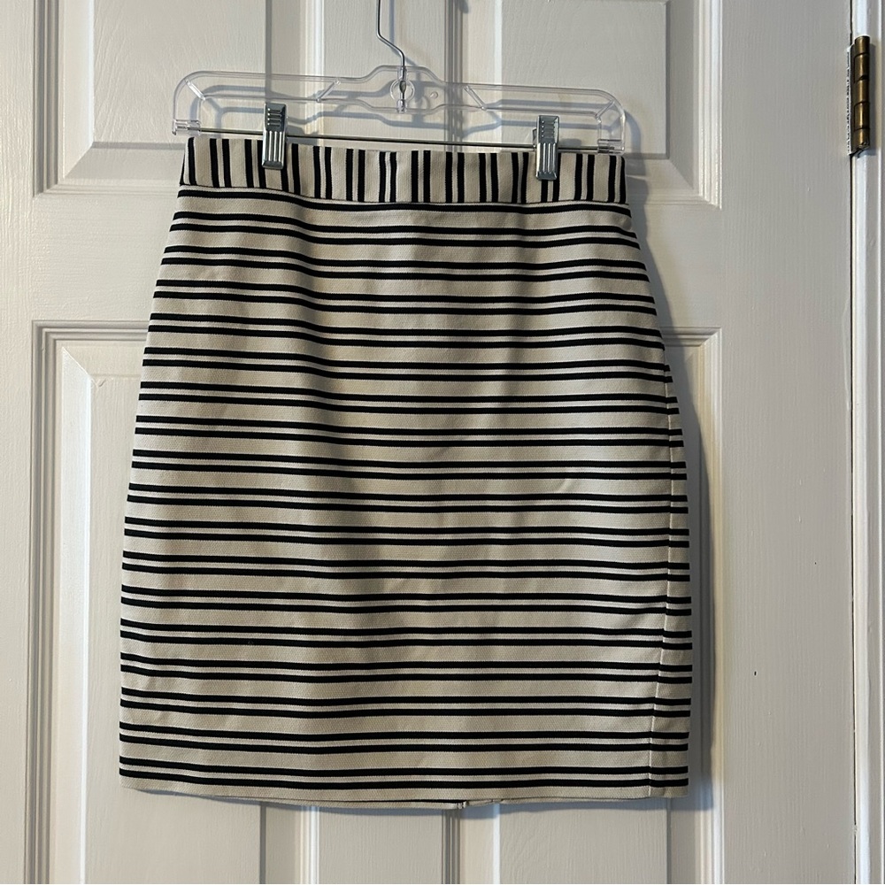 LOFT Black and Cream Striped Pencil Skirt with back Vent Size 0